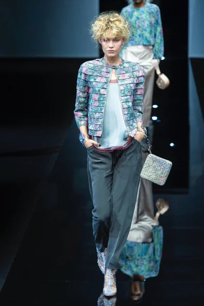 Look 15